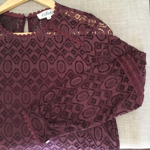 Francesca’s Listicle Top Size -S burgundy wine - Picture 2 of 8
